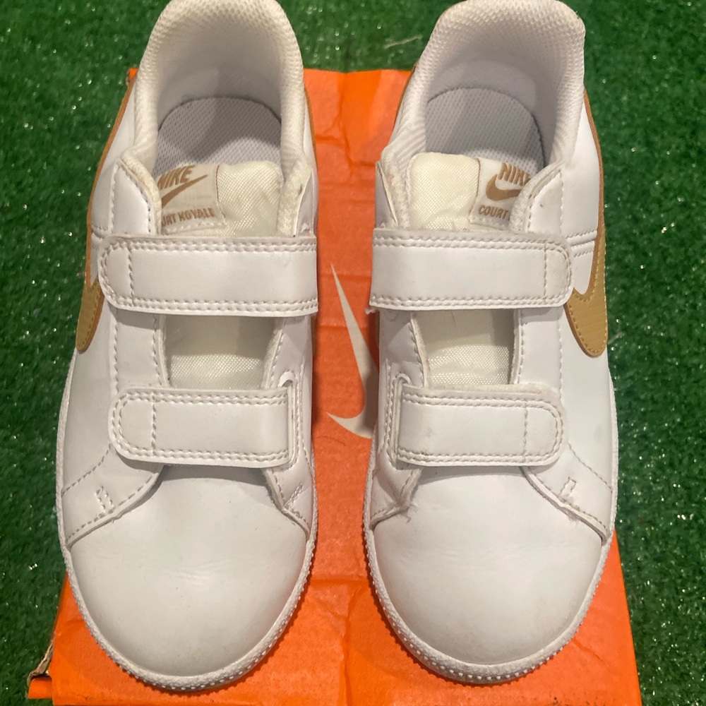 Nike sneakers (kids)